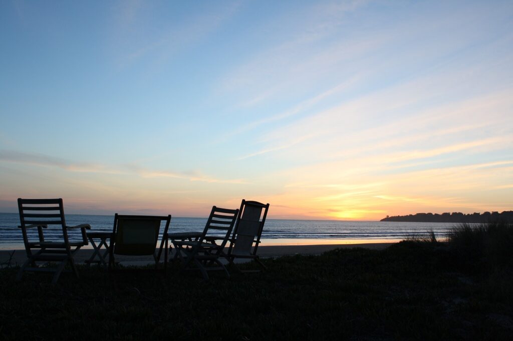 sunset, chairs, beach-639507.jpg