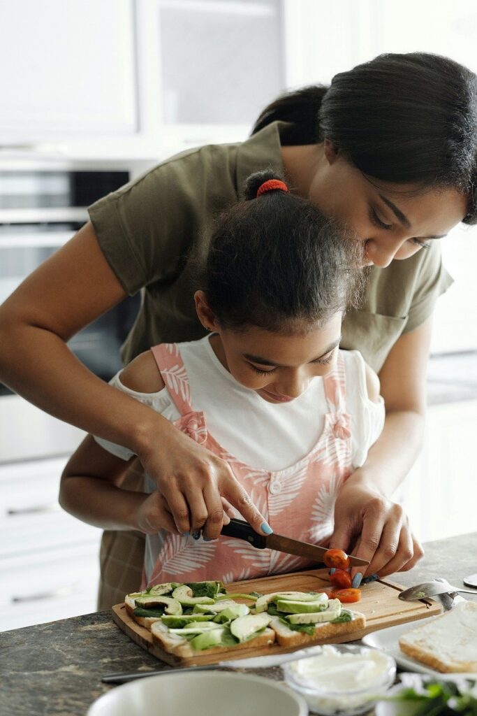 mother, daughter, kitchen-8305922.jpg